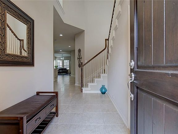 4th image of 400 Westminster Dr