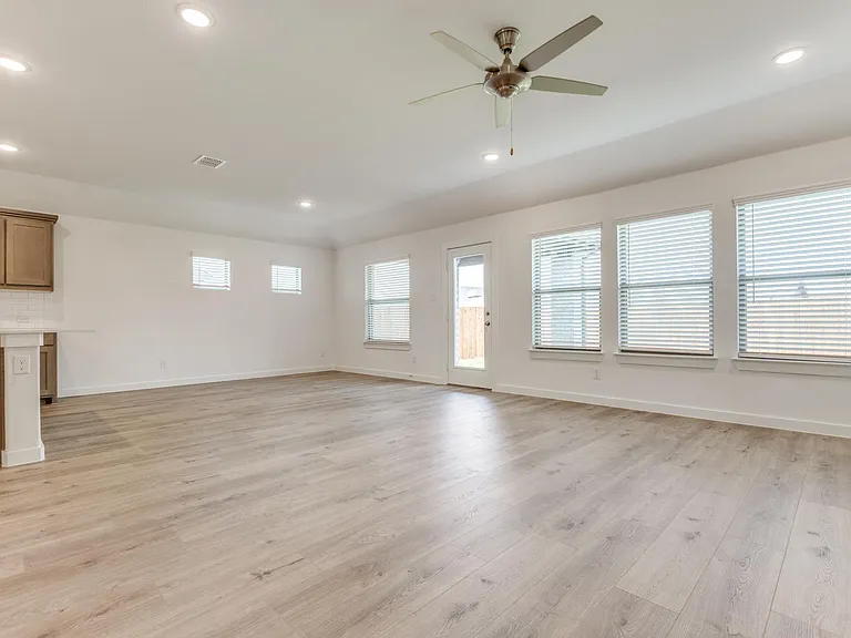 4908 Pebblewood Dr — Photo 12