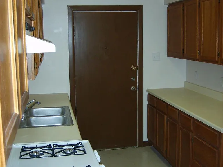 328 Miller St — Photo 3
