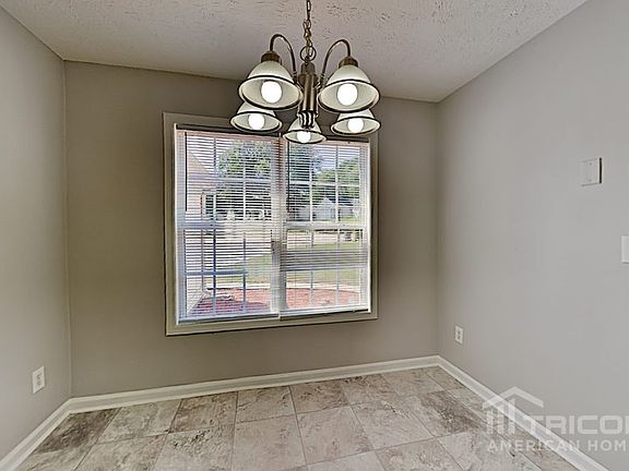 4th image of 640 Oakwood Ln