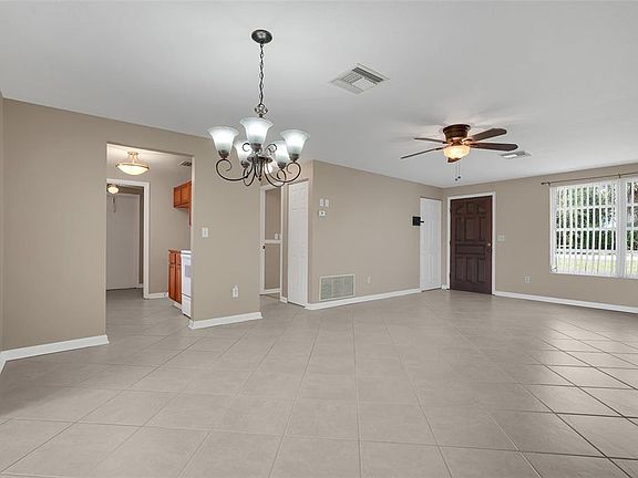 5th image of 520 N Lacy Cir