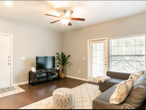 4th image of 2320 Gracy Farms Ln APT 928