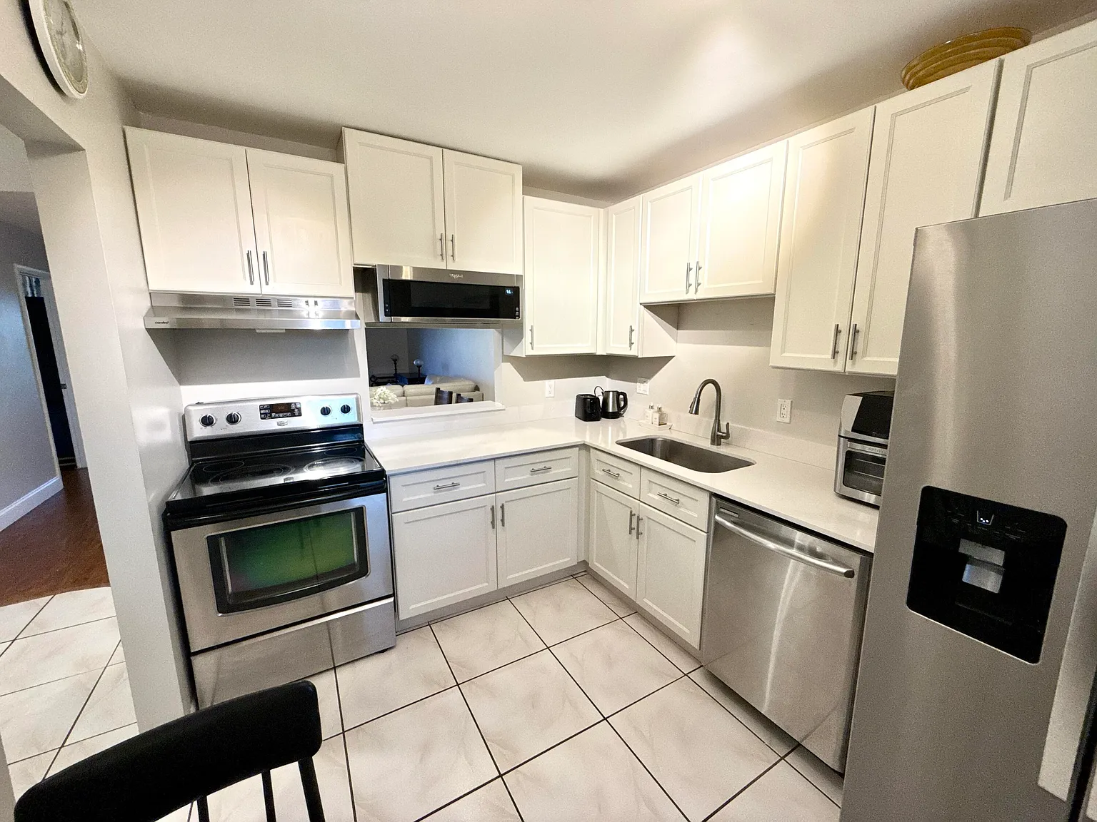 2 bed, 2.0 bath, 1023 sqft, $2,400 — Photo 4