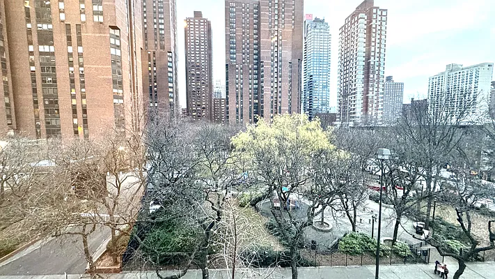 Rented by HOLTON REAL ESTATE INC. | media 6