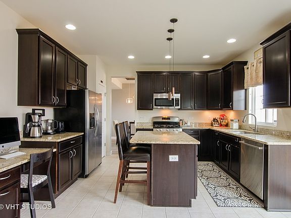 4th image of 2394 Woodside Dr