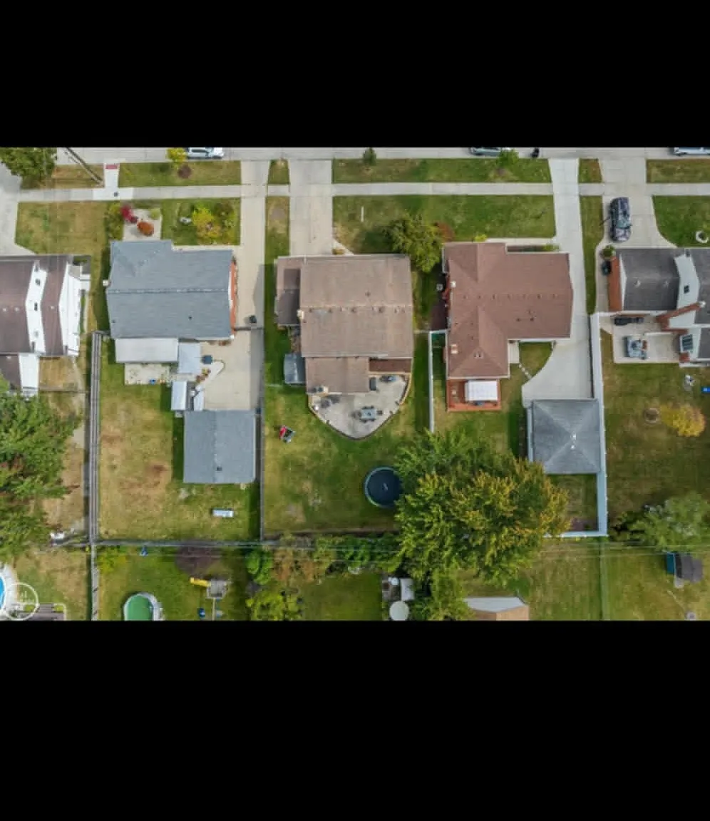 4 bed, 1.5 bath, 2392 sqft, $2,600 — Photo 4