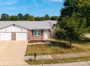886 Woodridge Dr, Arnold, MO