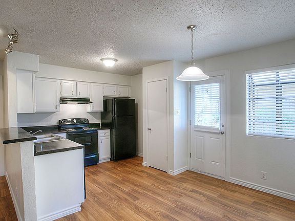 2nd image of 833 Fairfield Dr APT 26A