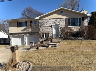 2307 Riverside Dr, Grand Island, NE 68801