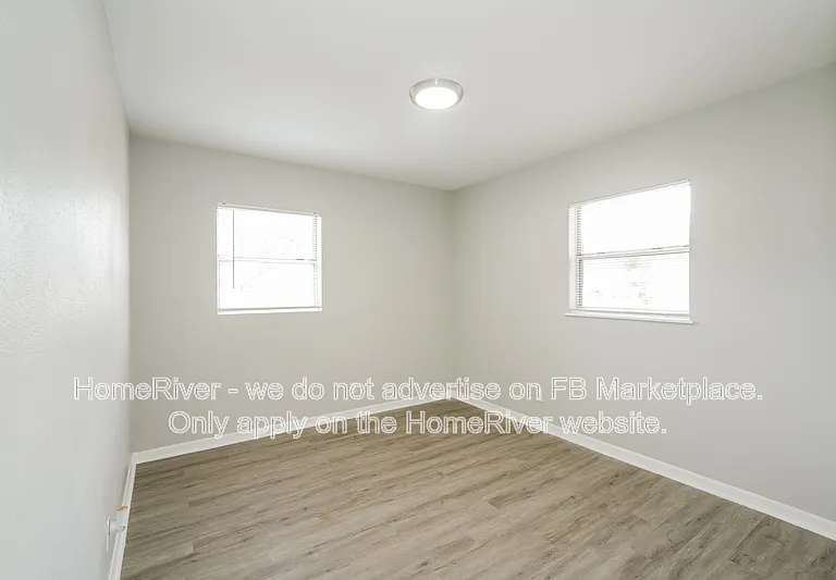 4903 S 85th St — Photo 12