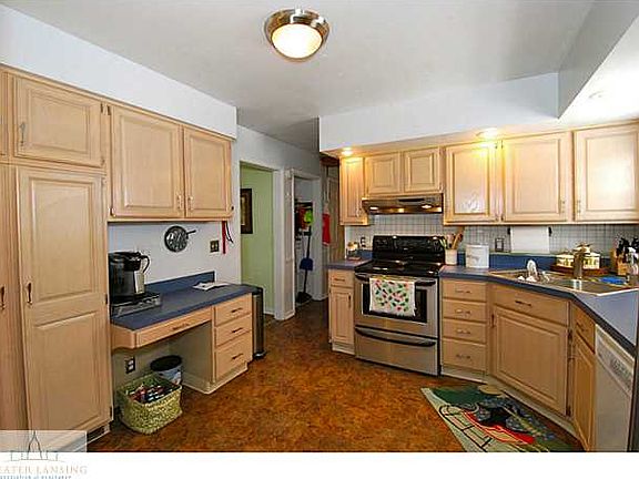 4th image of 1410 Ravenswood Dr