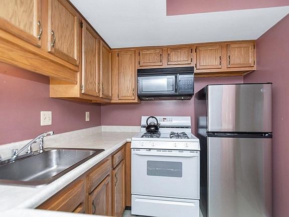 5th image of 130 Arlington St APT 7