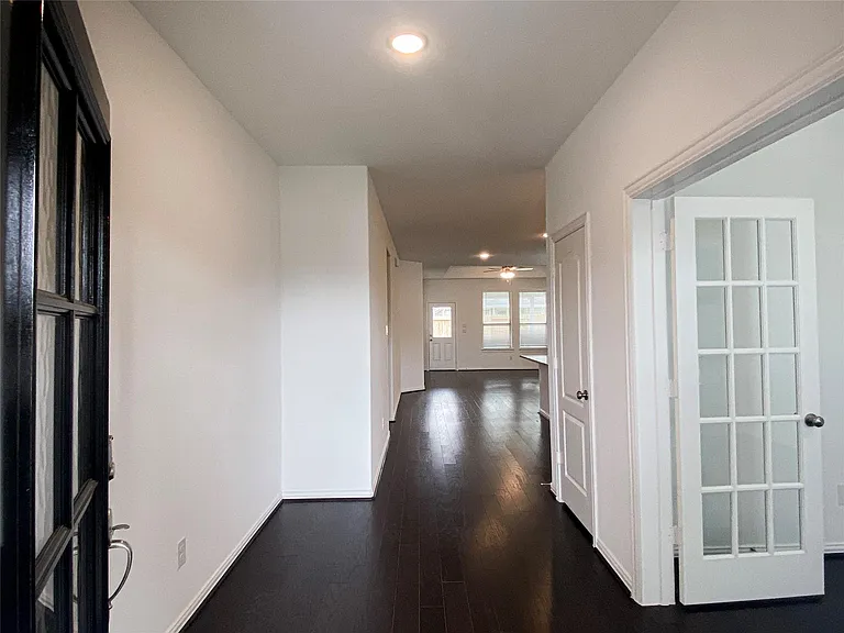 31302 Whitfield Ct — Photo 3