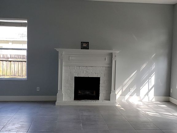 2nd image of 450 Country Vineyard Dr