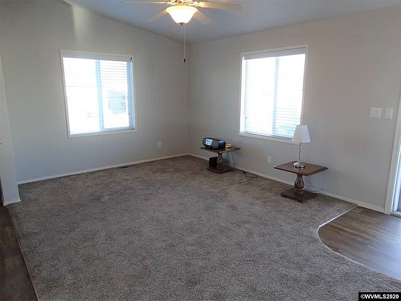 3rd image of 300 SE Lacreole Dr Unit 306)