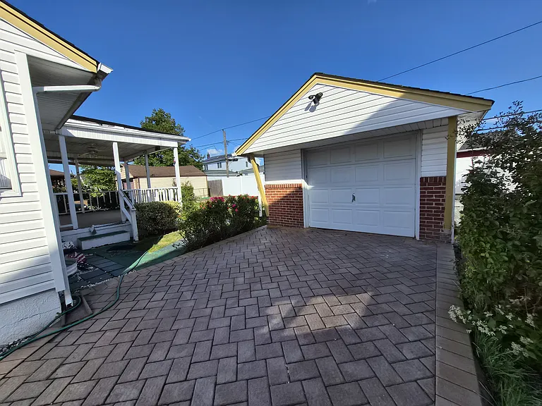 35 Elwood Ave — Photo 20