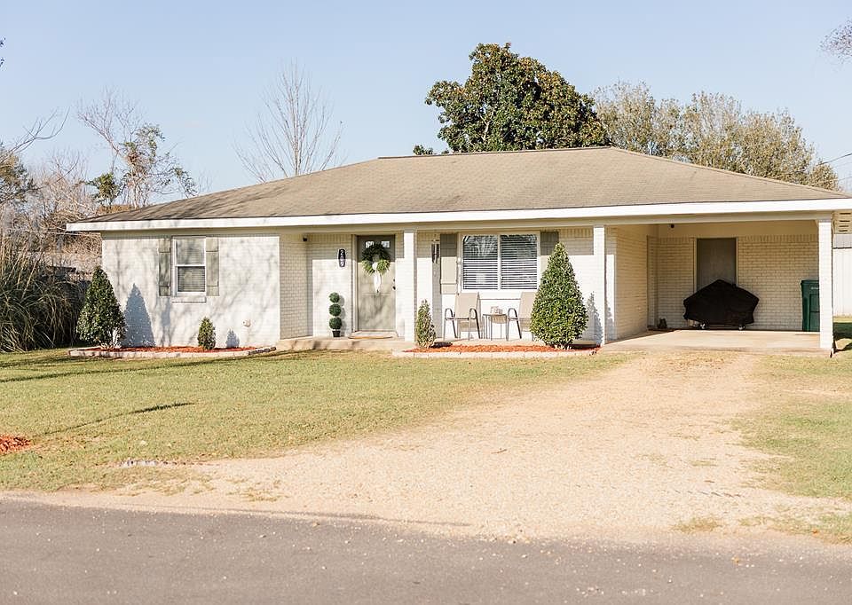 1st image of 209 Mimosa St