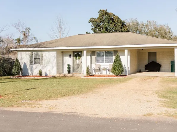 209 Mimosa St, Poplarville, MS 39470