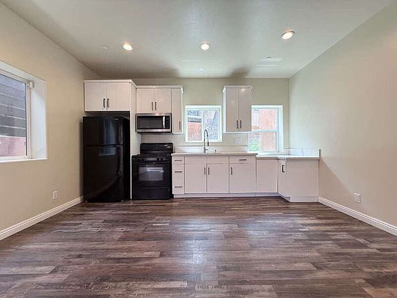 2nd image of 3258 1/2 Dundas St