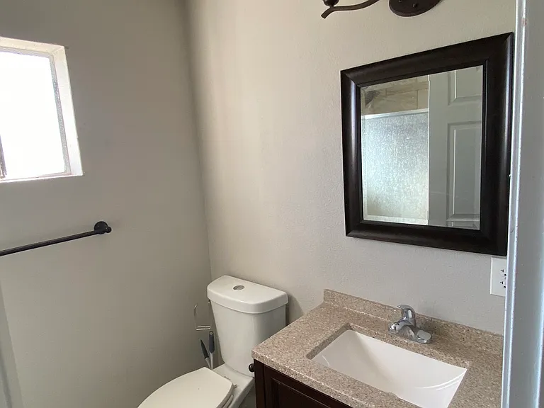 2218 E Arbor Cir — Photo 7
