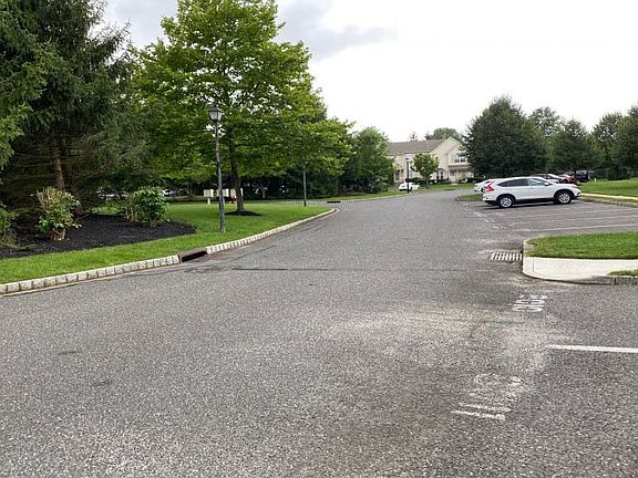 4th image of 13 Tasley Ct