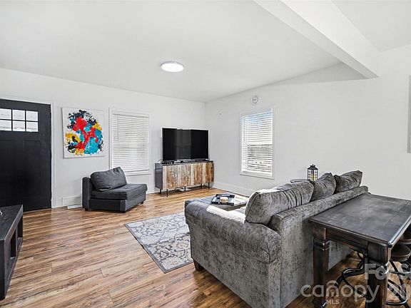 2nd image of 918 8th St