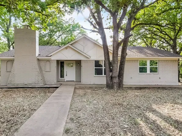 103 Briar Oaks Dr, Azle, TX 76020