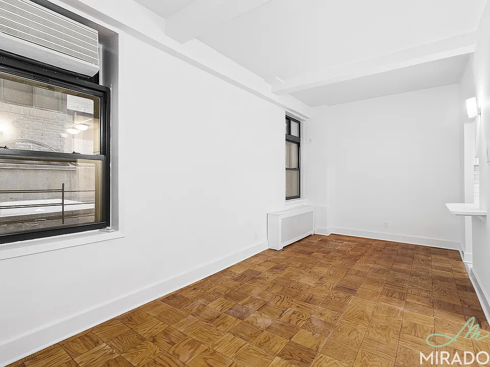 132 E 45th St #3H