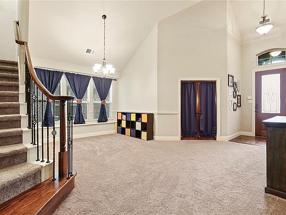 3rd image of 117 Stevenson Dr