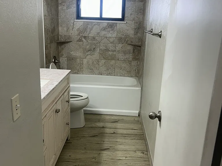 1511 S Summit View Dr #UPPER LEVEL — Photo 10