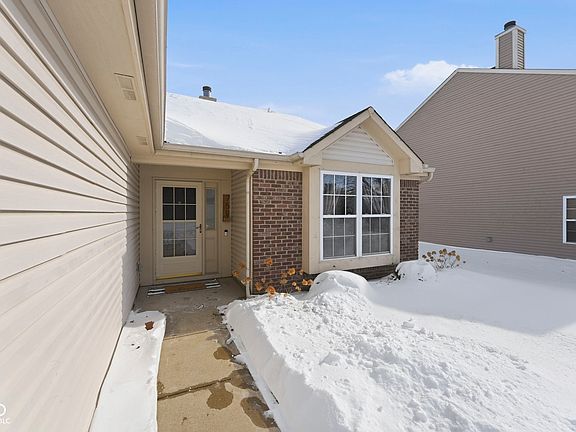 3rd image of 759 Hollowood Ln
