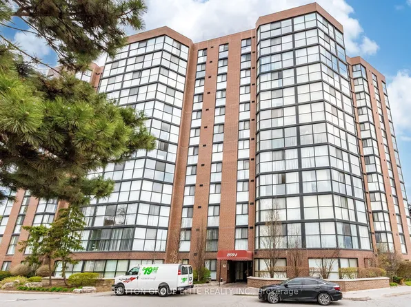 2091 Hurontario St #307, Mississauga, ON L5A 4E6