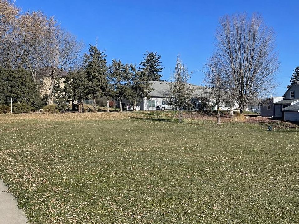 2nd image of 306 1st St SW