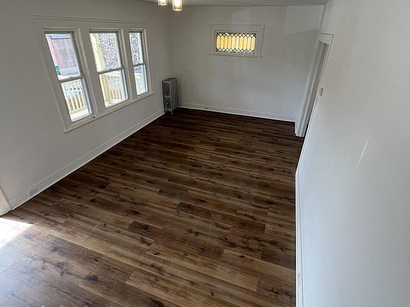 4th image of 1139 Sanderson Ave