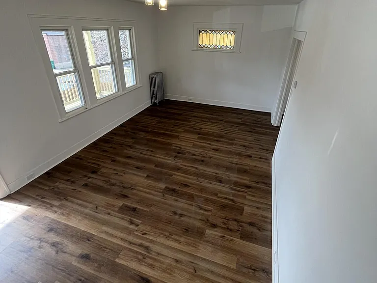 1139 Sanderson Ave — Photo 4