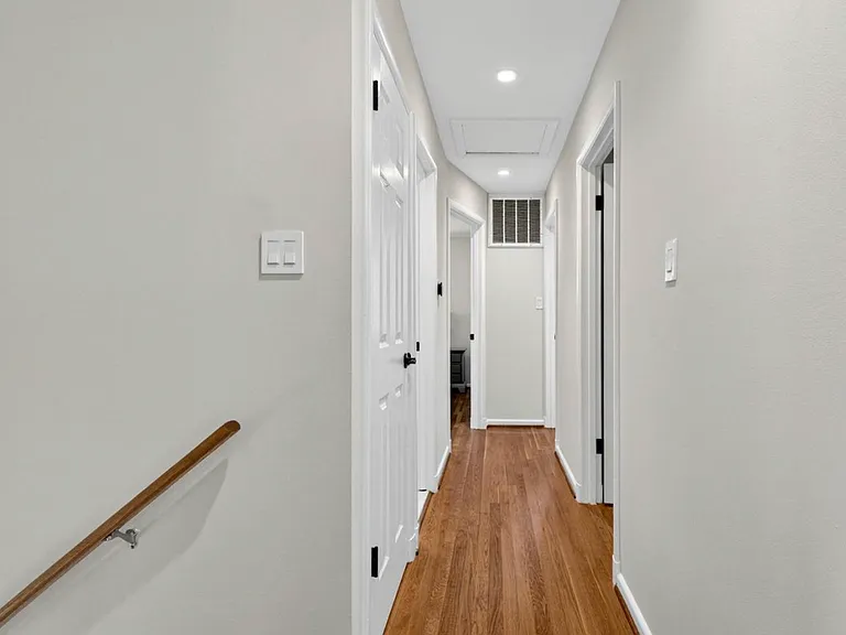 1109 Hillcrest Dr SW — Photo 18