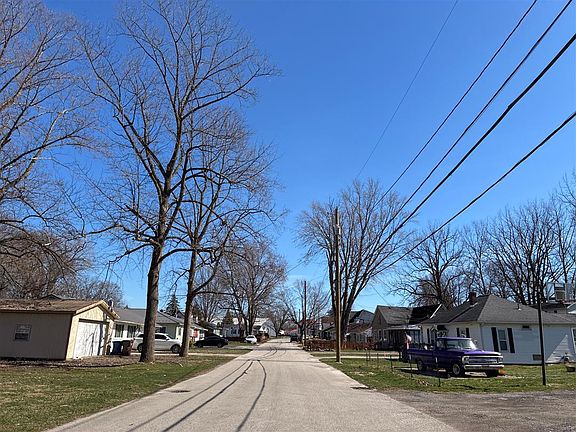 5th image of 785 N Spring St