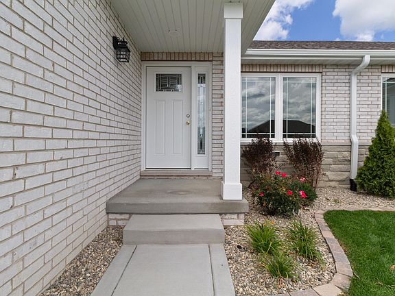 2nd image of 10691 Walnut Dr