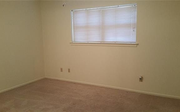 2nd image of 605 Mesquite St