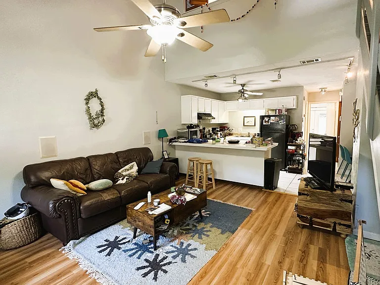1059 Ocala Rd — Photo 2