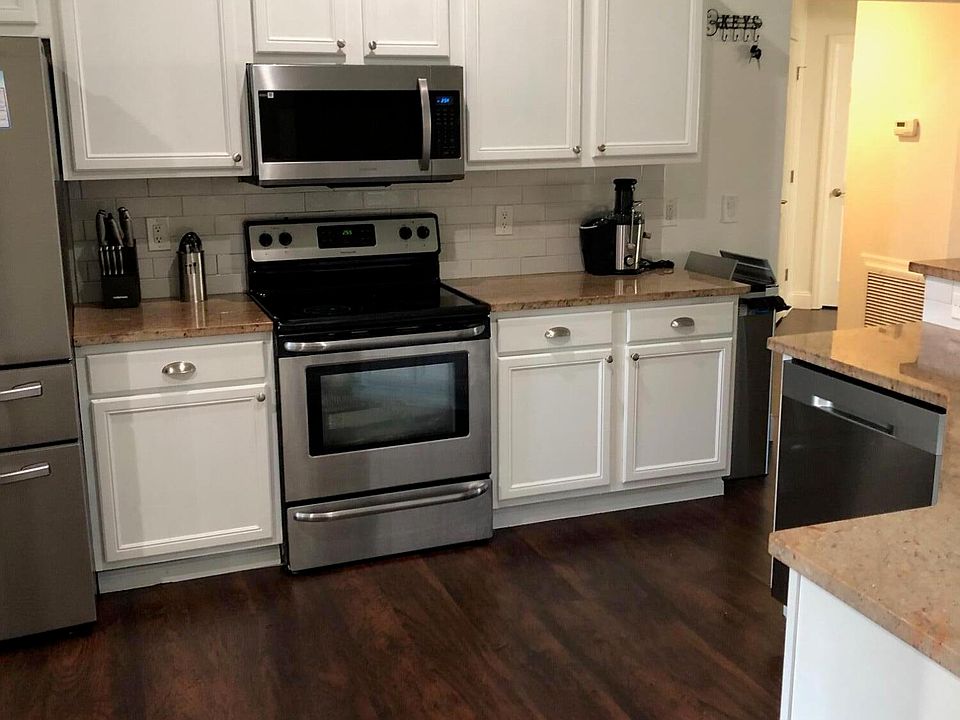 1st image of 561 SE Damask Avenue