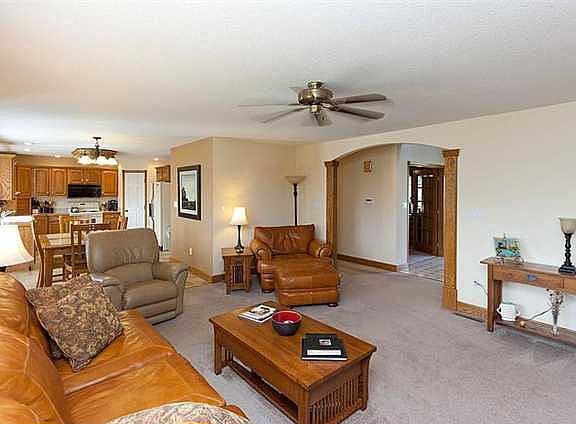 4th image of 1019 Waterbury Cir