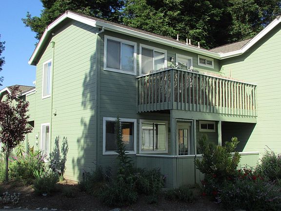3rd image of 1709 Eastbrook Ct #B