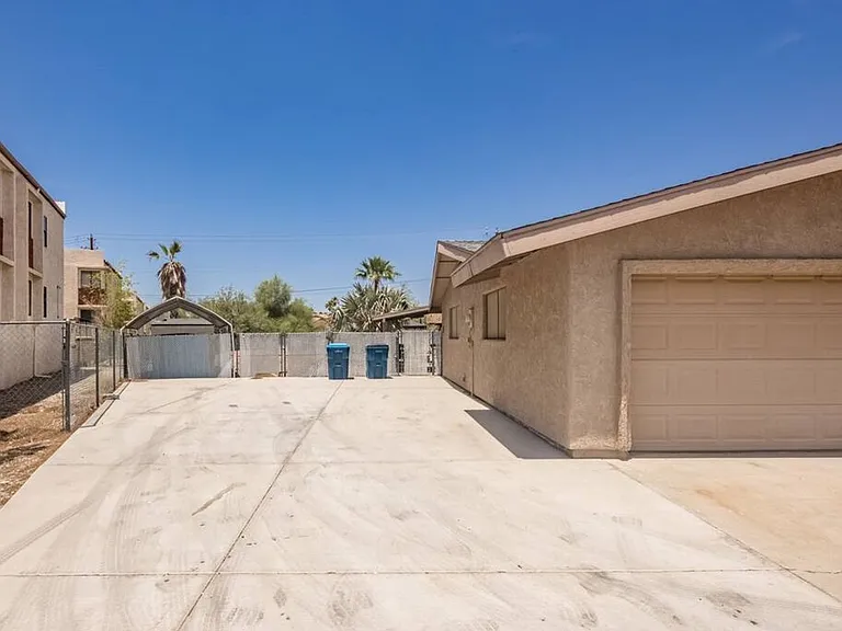 1801 Walnut Dr — Photo 2