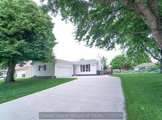 4036 Regal Dr, Grand Island, NE 68803