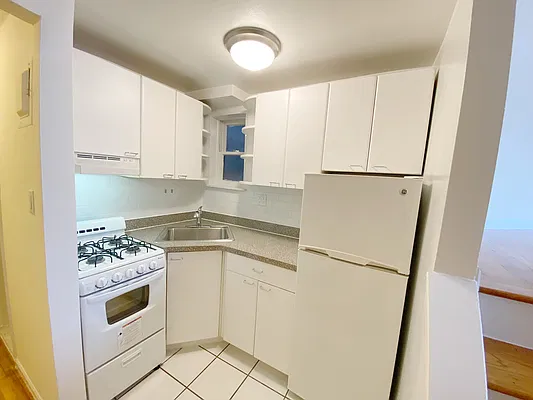 Rented by City Connections Realty | media 4