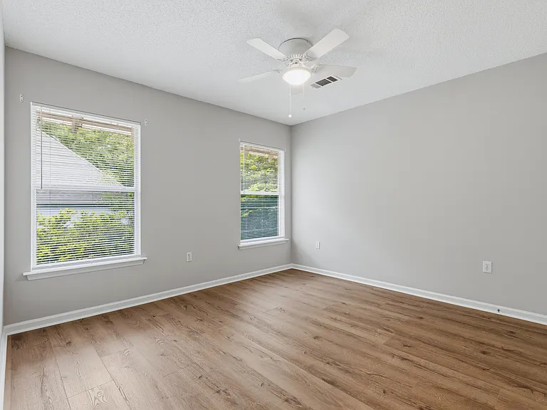 379 Butternut Dr — Photo 16