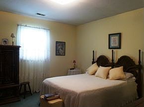 3rd image of 519 Rosemont Ave