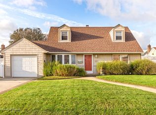 17 Richmond Rd, Long Beach, NY 11561