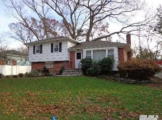 3 Lilac Dr, Syosset, NY 11791